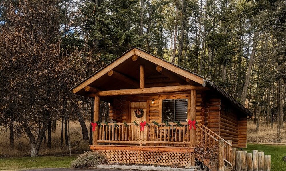 Somers Bay Log Cabin Lodging